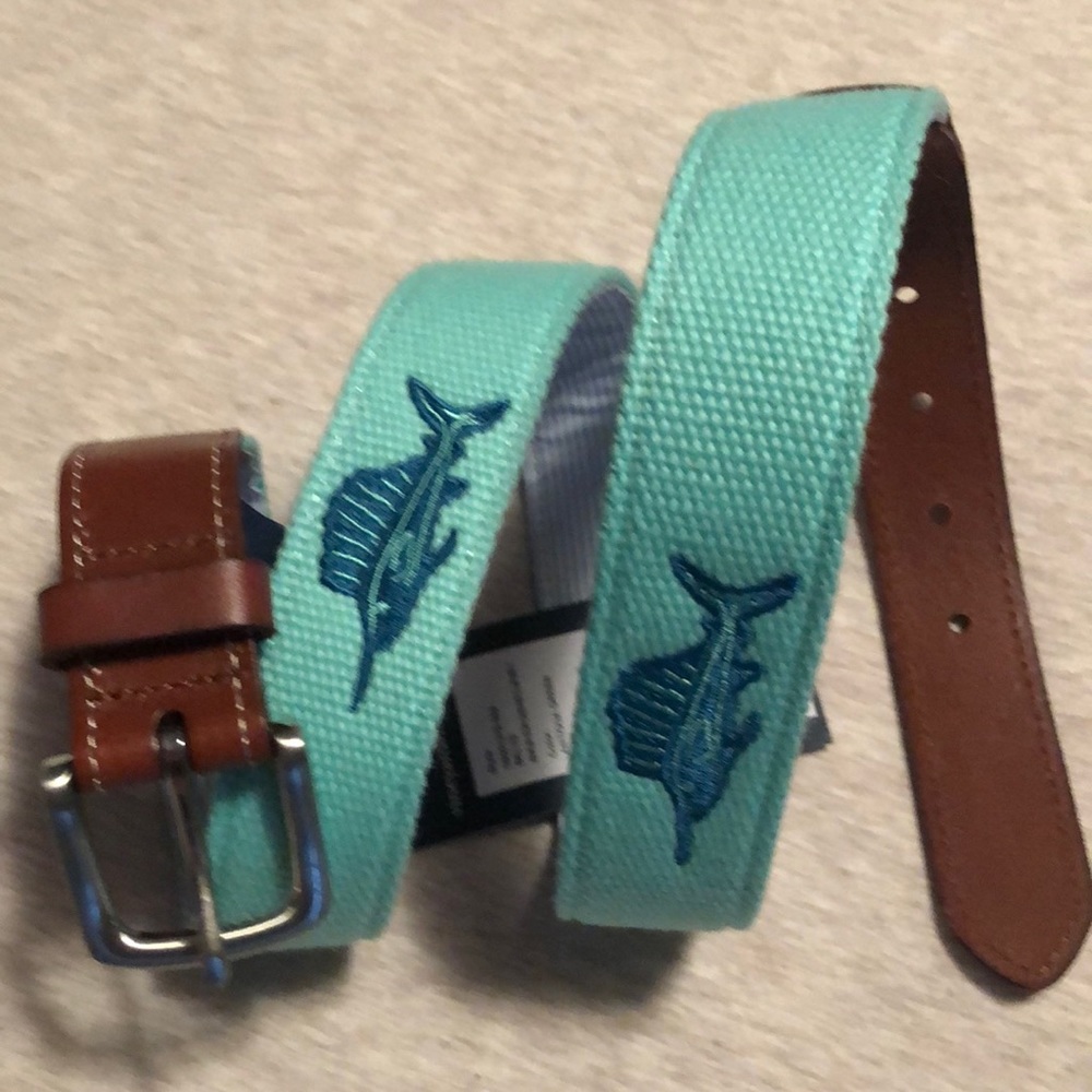 Vineyard vines belt